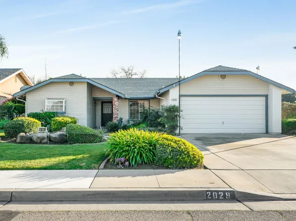 2029 Magnolia Ave, Sanger, CA 93657
