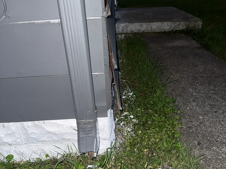 1180 N Summit Ave — Photo 30