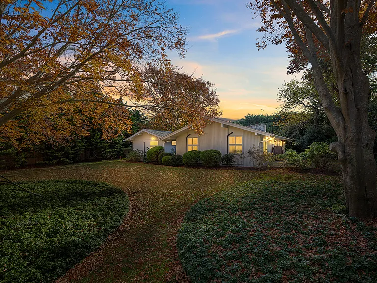 350 Bluff Rd — Photo 19