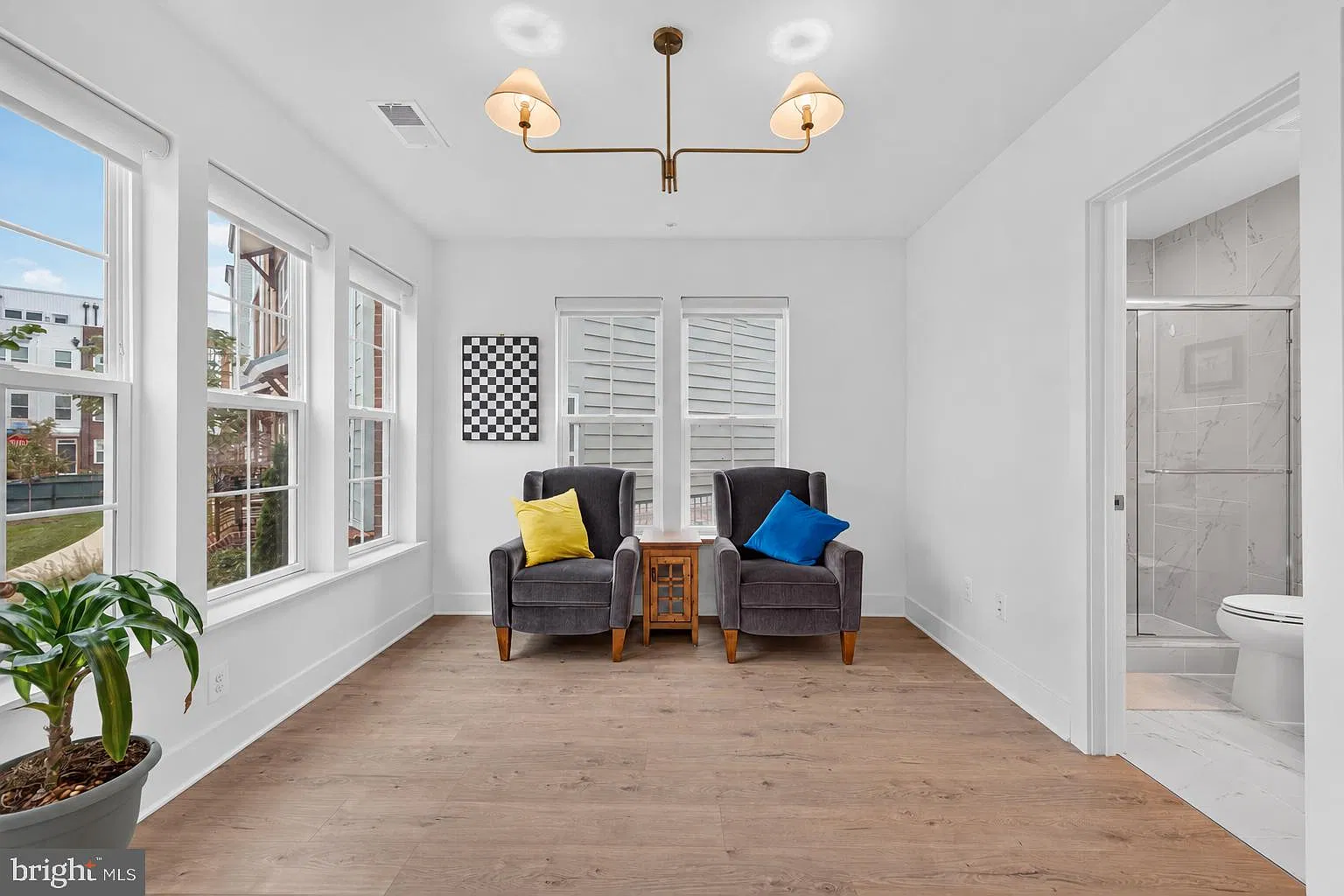 4 bed, 4.5 bath, 2346 sqft, $5,500 — Photo 3