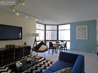 143 W Division St, Chicago, IL 60610