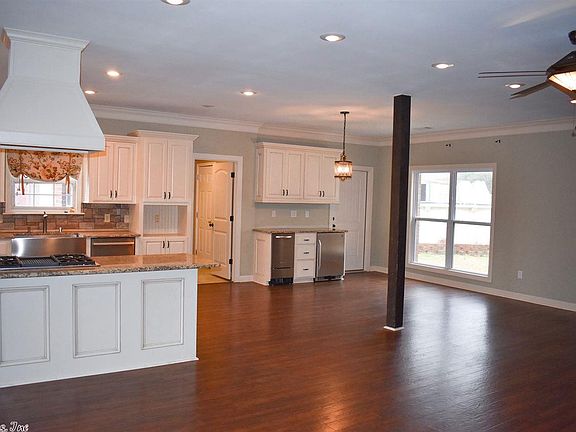 4th image of 703 River Oaks Blvd