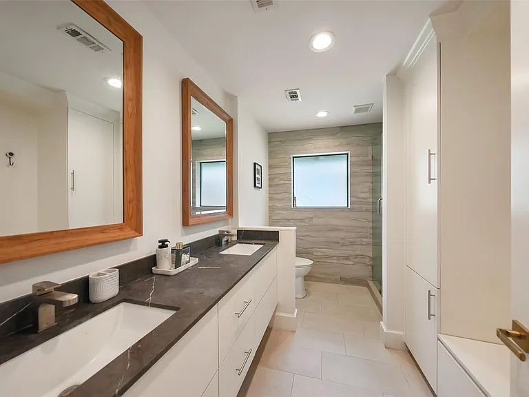9411 Endicott Ln — Photo 32