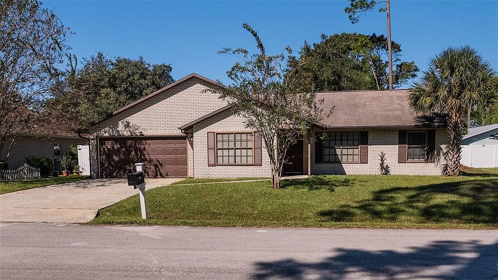 3 bed, 2.0 bath, 1933 sqft, $2,000 — Photo 1