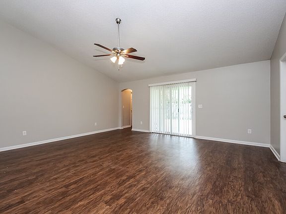 2nd image of 3230 Chantilly Ct