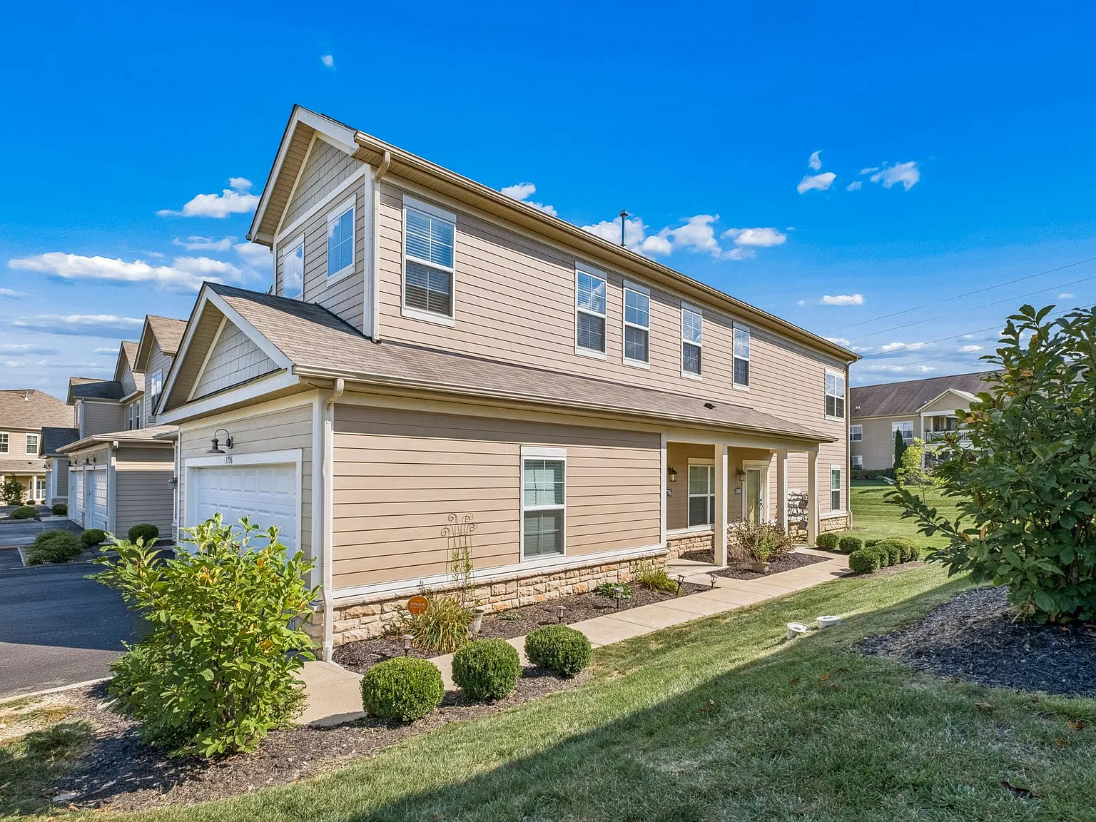 3 bed, 2000 sqft, $2,499 — Photo 4