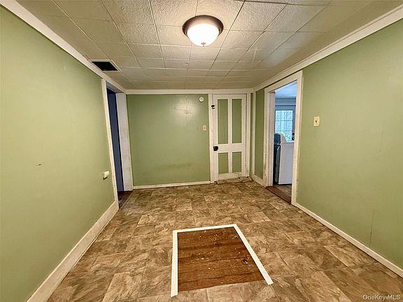 5th image of 696 Burlingham Road