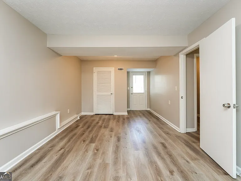 2704 Laurel View Dr — Photo 10