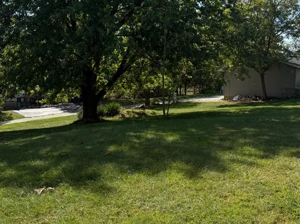 11113 Palm Dr, Brookville, IN 47012