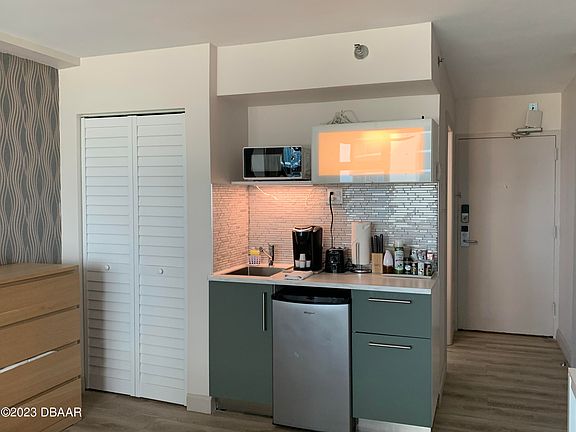 5th image of 1909 S Atlantic Ave #320