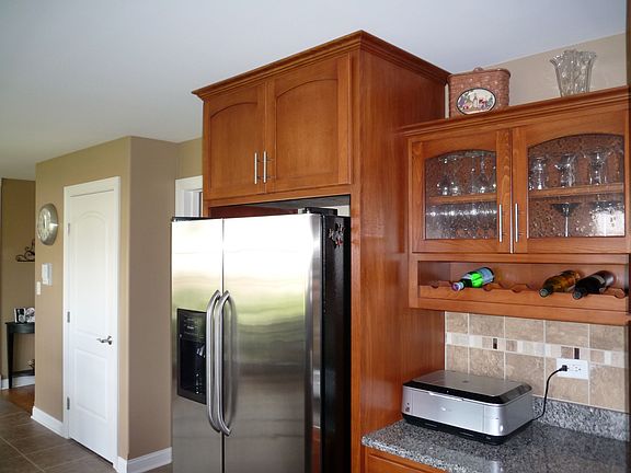 9-ft ceilings, built-in wine bar, rounded corners, pre-installed tilt mount