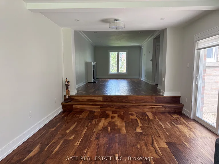 88 Lawrence Ave — Photo 8