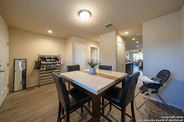3 bed, 2.0 bath, 1455 sqft, $1,575 — Photo 4
