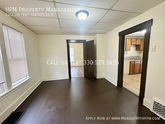 4th image of 1937 Maple Ave NE