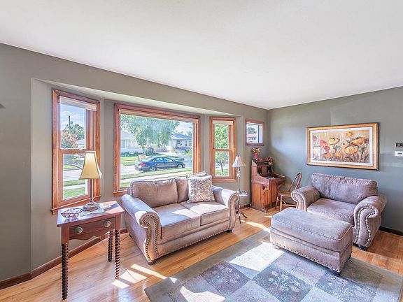 4th image of 5915 43rd AVENUE