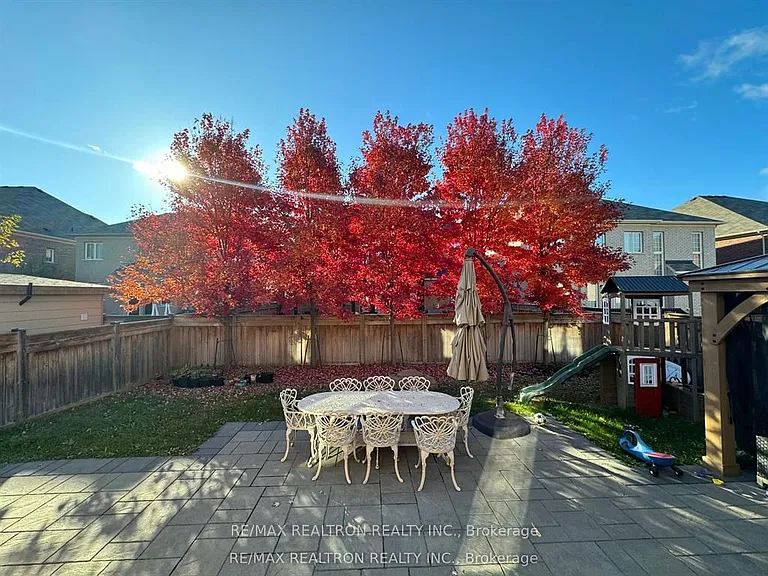 41 Woodgate Pines Dr — Photo 2