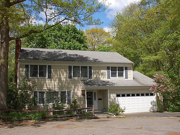 3rd image of 16 Abbey Dr