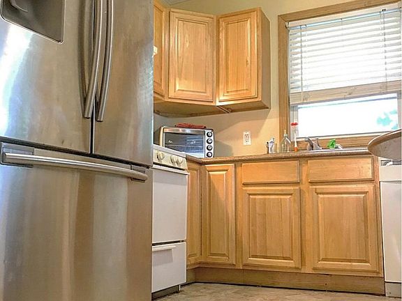 2nd image of 33 Mountainview St #1