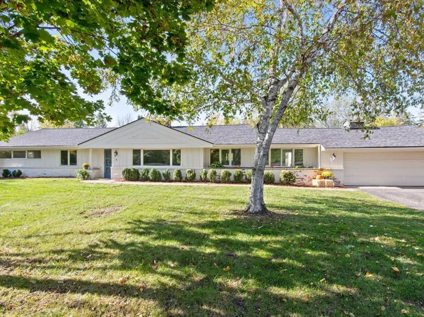 11 E Pleasant Lake Rd, North Oaks, MN 55127