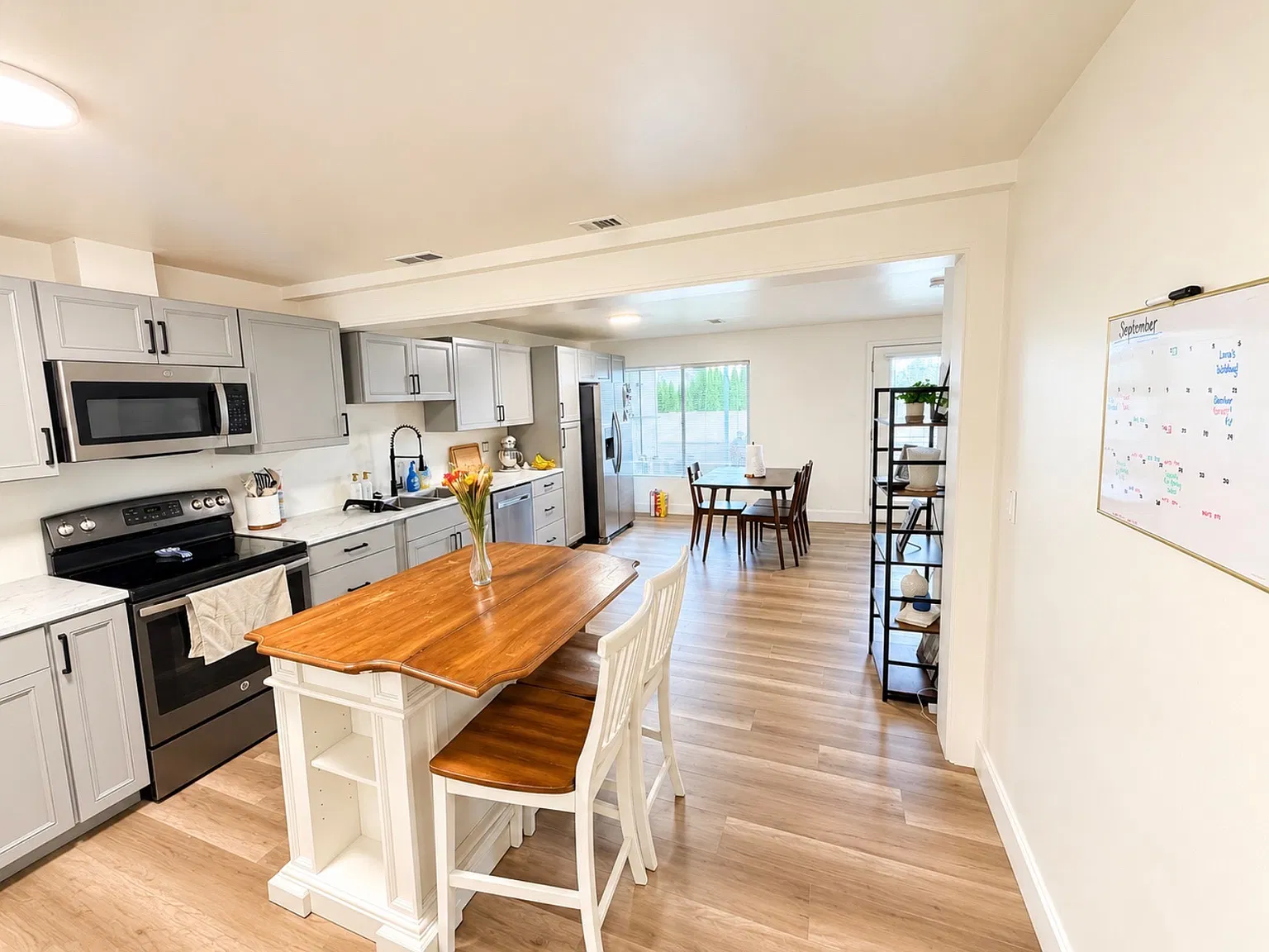 2 bed, 1120 sqft, $1,700 — Photo 1