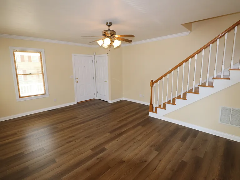 Beautifully Restored Townhouse — Photo 23