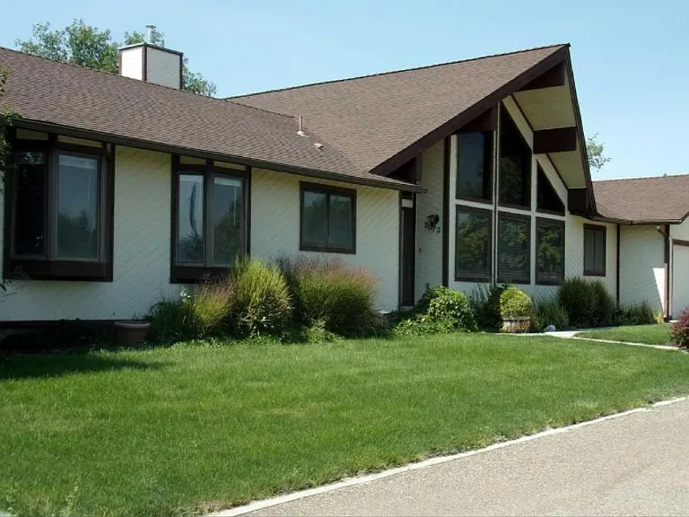 BEAUTIFUL CUSTOM RESIDENTIAL HOME WITH SECURITY LIGHTING AND OFF-STREET PARKING