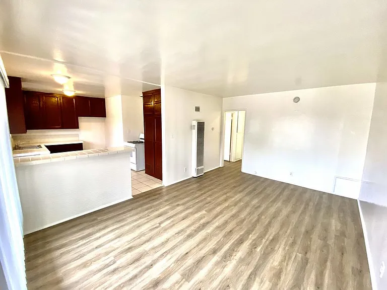 10203 England Ave #4 — Photo 4