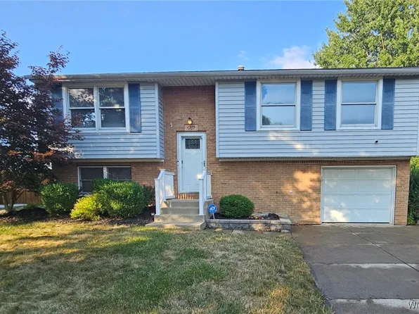 92 Chapel Glen Dr, Hamburg, NY 14075