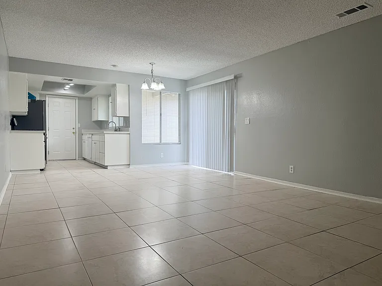 3221 Denver Ave — Photo 1