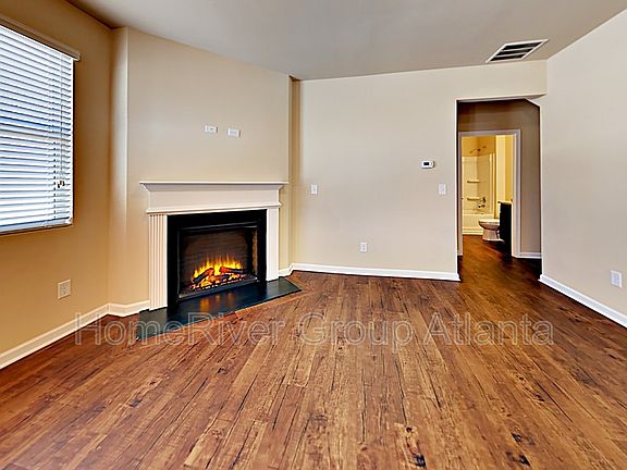3rd image of 205 Hayes Park Dr