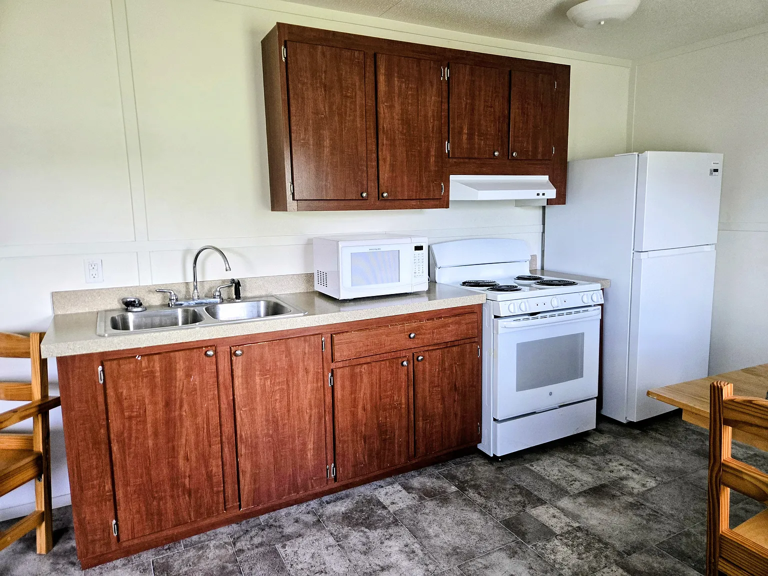 2 bed, $950 — Photo 2