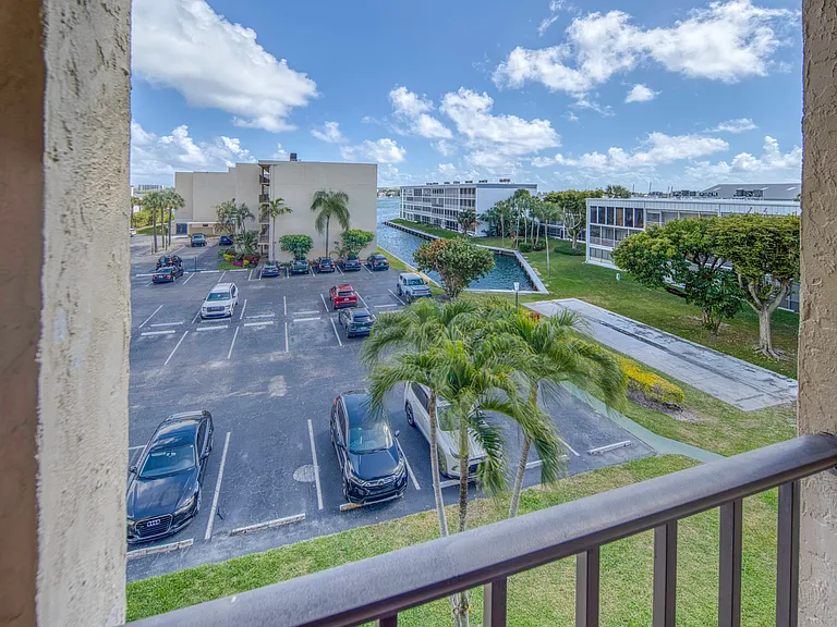 890 N Federal Hwy #412 — Photo 30