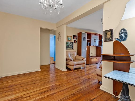 2nd image of 711 Montauk Ct APT 6D