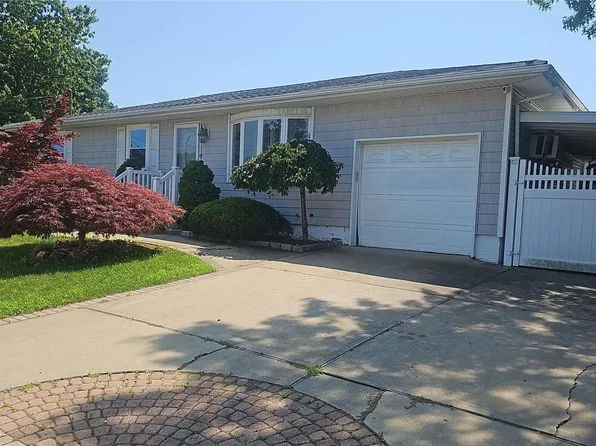 89 Scott Avenue, Deer Park, NY 11729