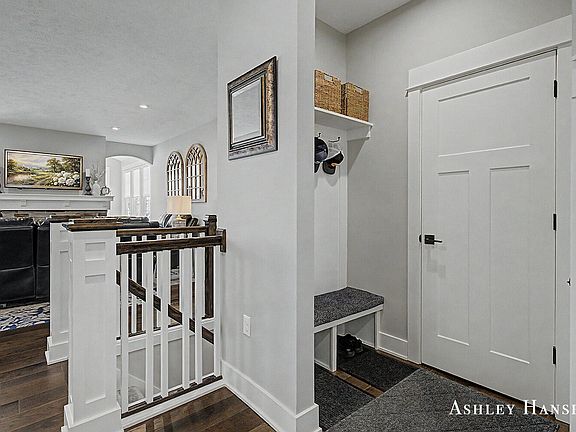 4th image of 6895 W Cottage Ln NE