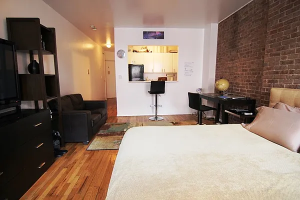 Sold by Maison International | media 14