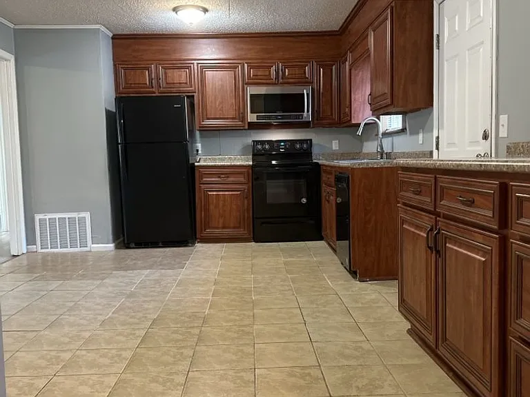 2609 Dublin Dr — Photo 4