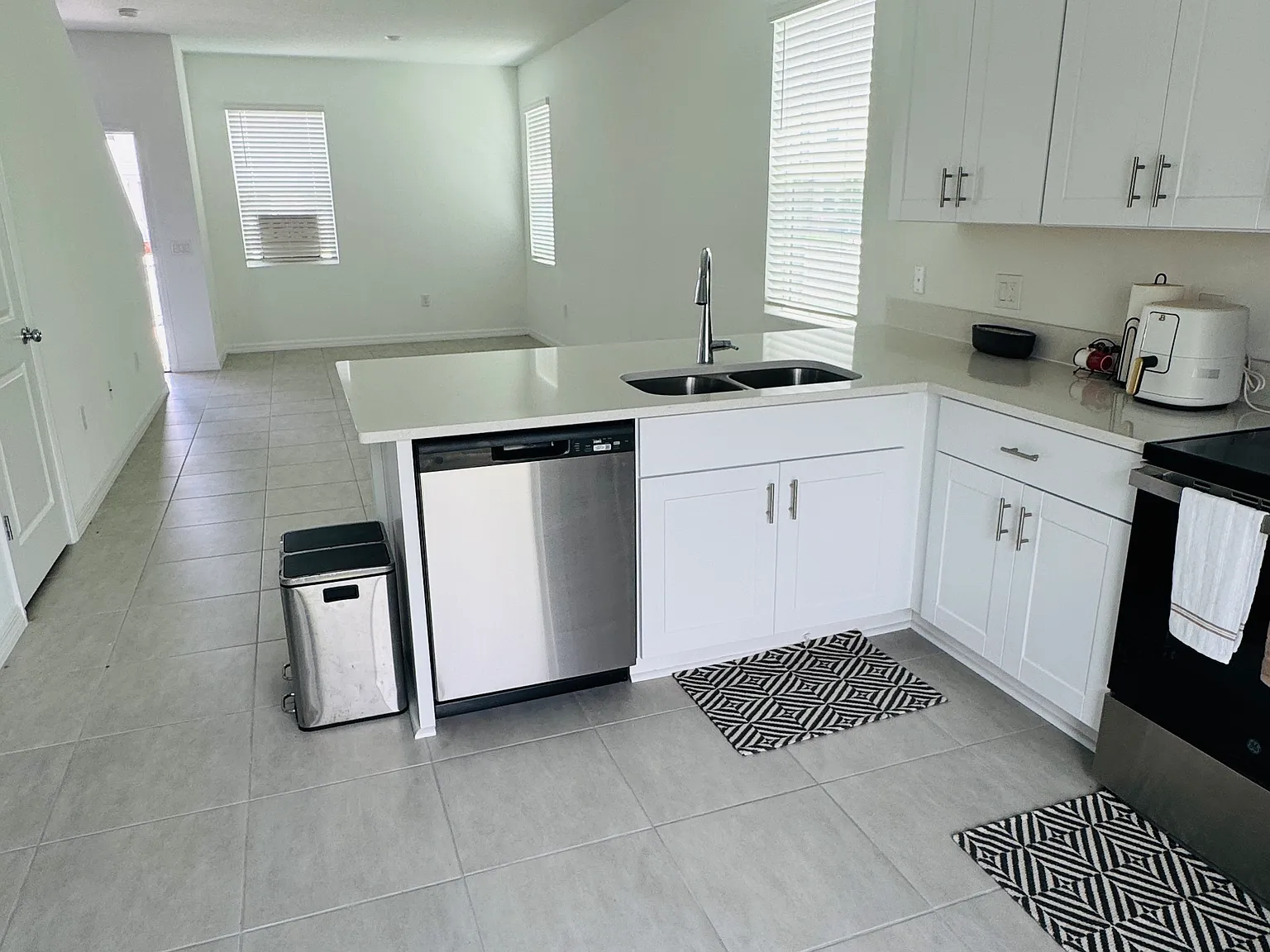 2 bed, 1281 sqft, $1,750 — Photo 4