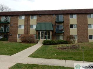 225 Springhill Dr APT 307, Roselle, IL 60172