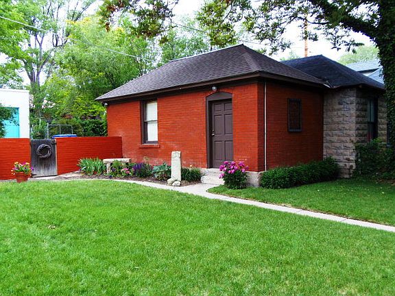 3rd image of 306 W Pitkin Ave