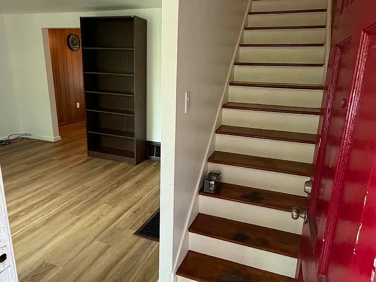New laminate flooring throughout, no carpet