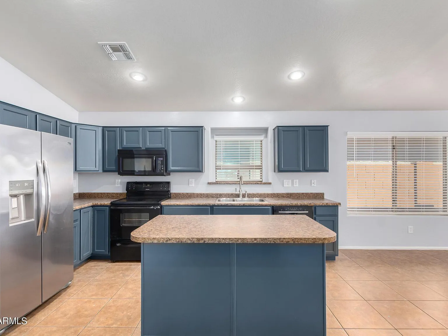 3 bed, 2.0 bath, 1910 sqft, $1,999 — Photo 4