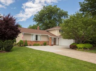674 Davidson Dr, Highland Heights, OH