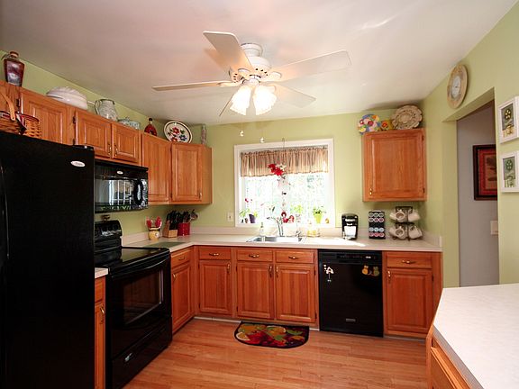 3rd image of 5002 Applewood Cir