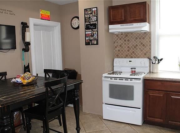 3rd image of 642 Oakland Ave