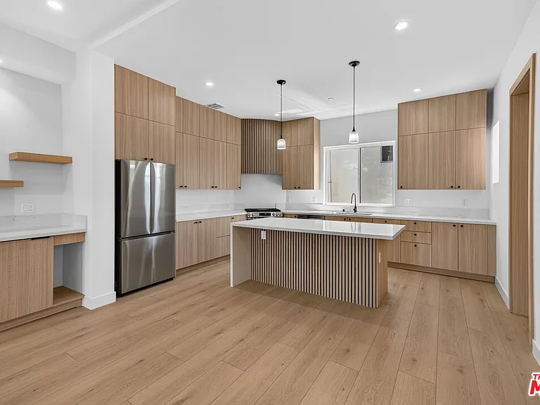 150 N Carondelet St — Photo 9
