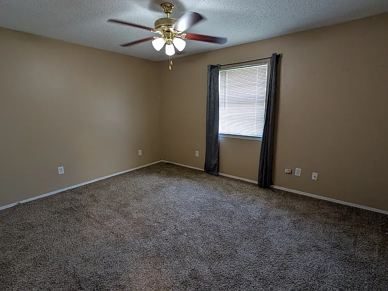178 Martin Dr — Photo 8