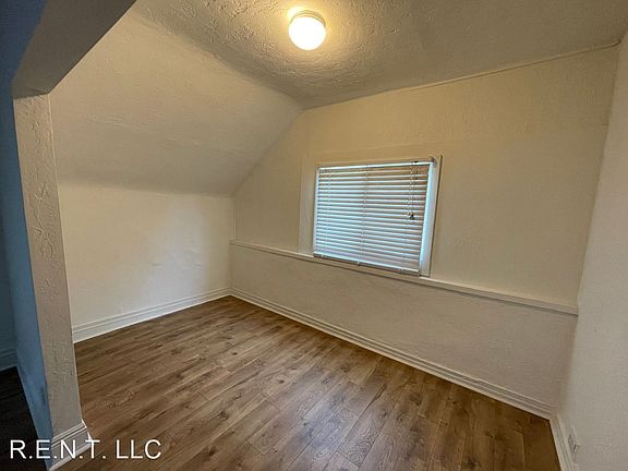 5th image of 987 E Bryan Ave #16