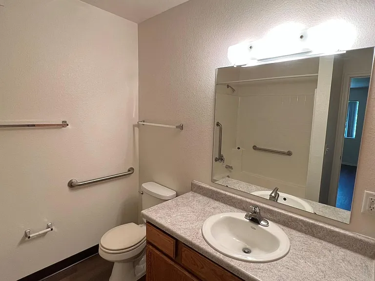 Classic unit 1 bedroom bath