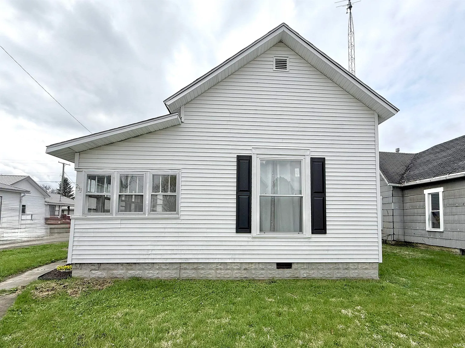 233 E Commerce St photo 1